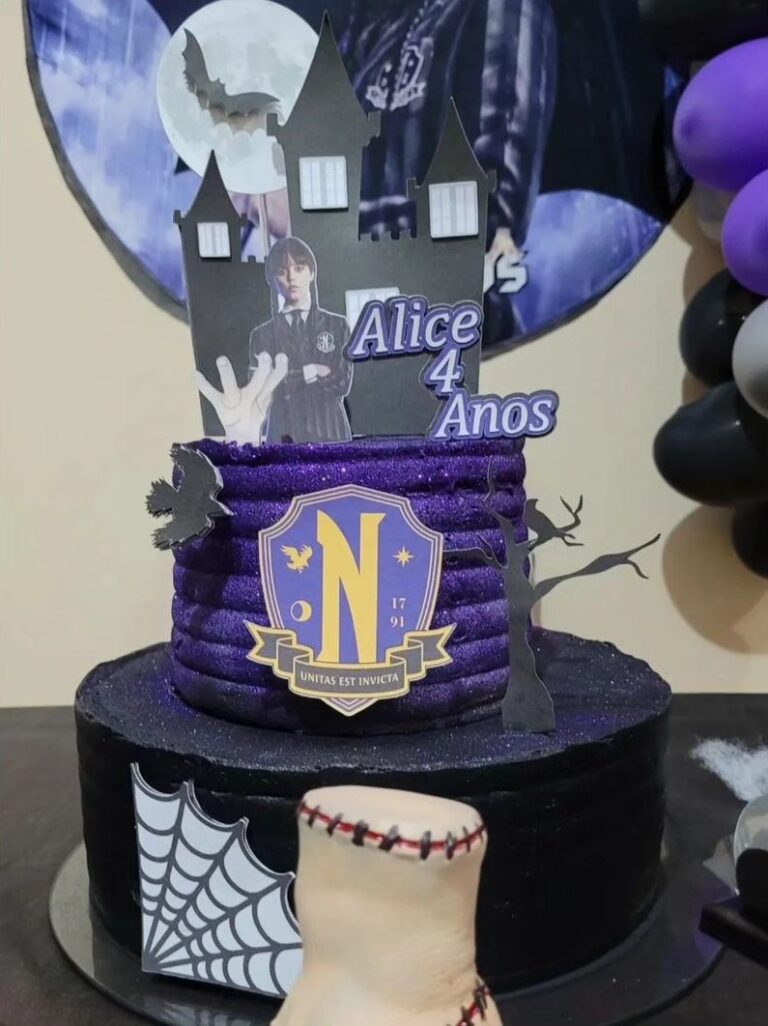 Bolo Aniversário Tema Wandinha
